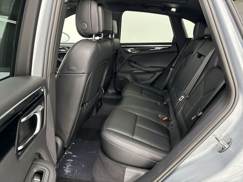 Used 2025 Porsche Macan AWD/4WD image 32