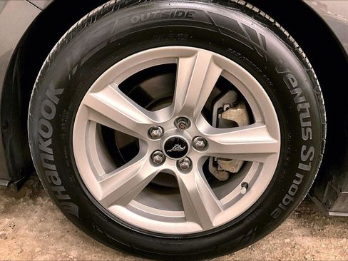 Used 2019 Ford Mustang EcoBoost image 8