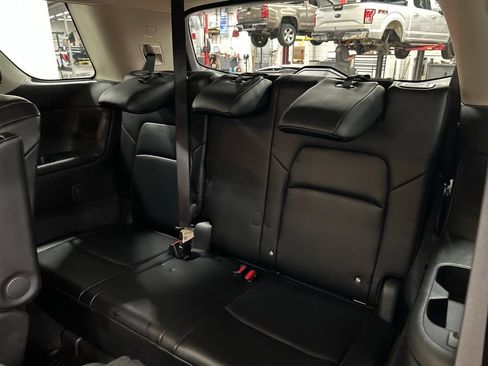 Used 2024 Nissan Pathfinder Platinum AWD/4WD image 31