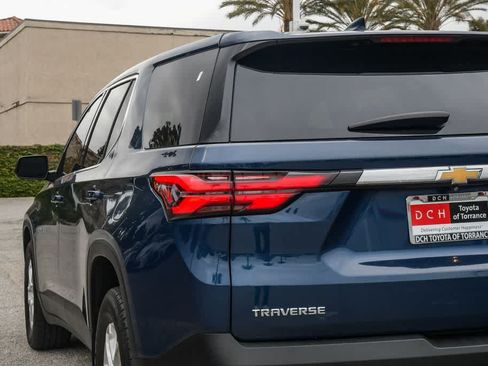 Used 2022 Chevrolet Traverse LS FWD image 6