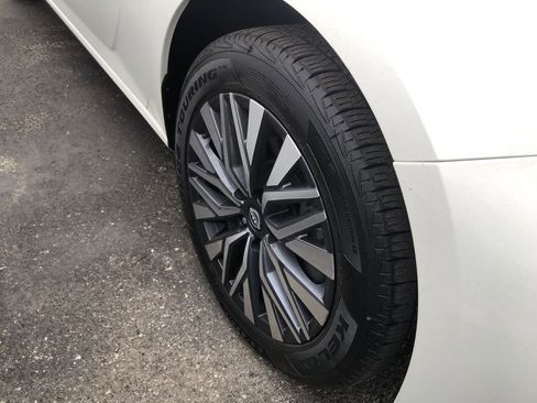 Used 2025 Nissan Altima 2.5 SV AWD/4WD image 2
