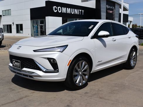 New 2025 Buick Envista Avenir image 3