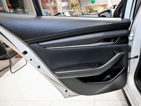 Used 2021 MAZDA MAZDA3 s image 16