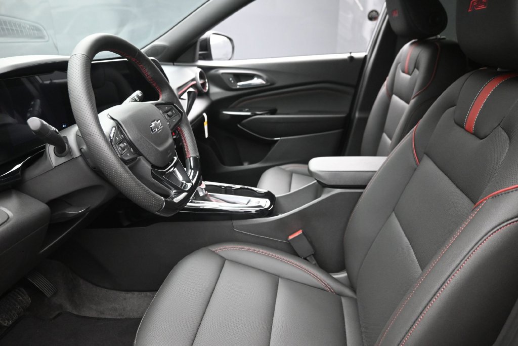 New 2026 Chevrolet Trax RS w/ Driver Confidence Package FWD image 16