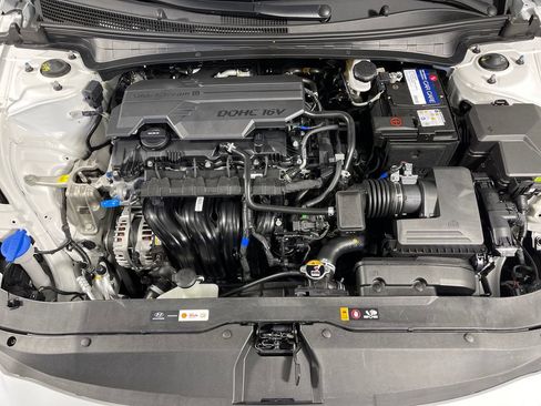 Certified 2025 Hyundai Elantra SEL FWD image 9