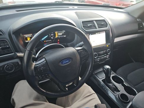 Used 2019 Ford Explorer XLT w/ Equipment Group 201A image 5