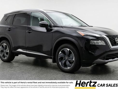 Used 2025 Nissan Rogue SV image 1