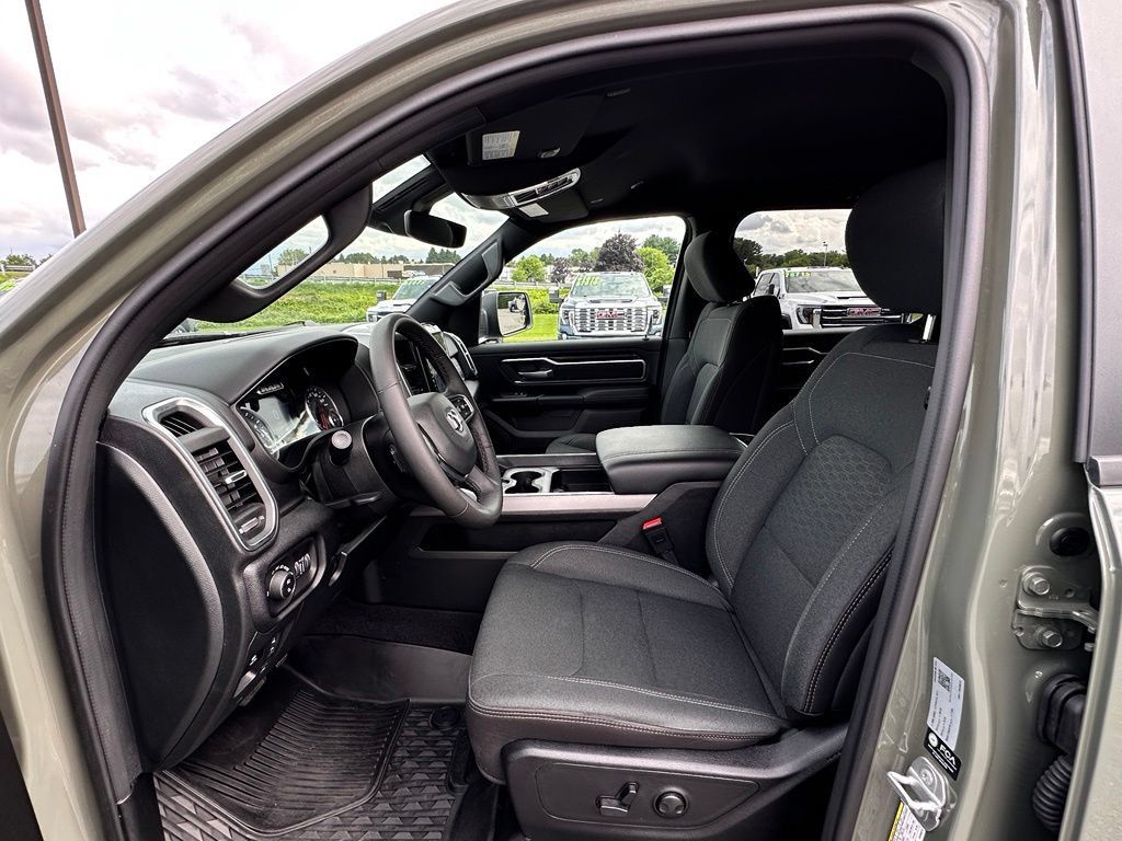 Used 2026 RAM 1500 Big Horn AWD/4WD image 18