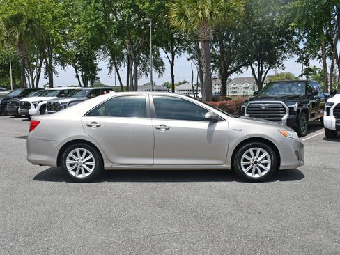 Used 2014 Toyota Camry XLE w/ Leather Package FWD image 5