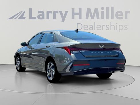 New 2026 Hyundai Elantra Limited FWD image 5
