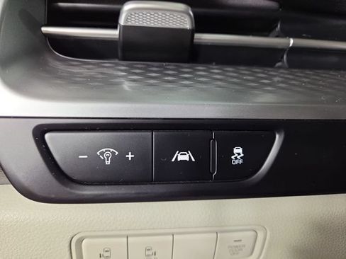 Certified 2024 Kia Carnival LX FWD image 27