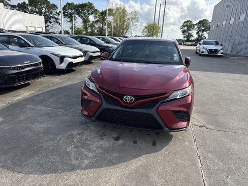 Used 2018 Toyota Camry SE w/ Convenience Package image 5