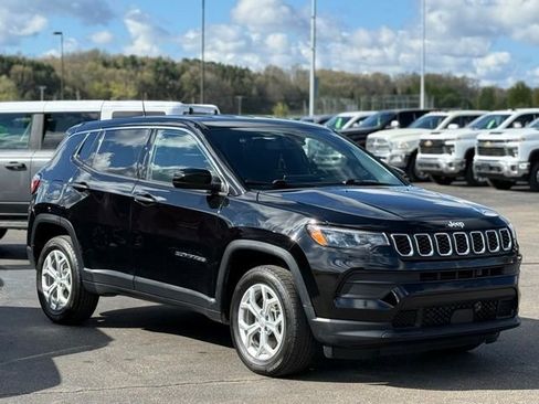 Used 2024 Jeep Compass Sport AWD/4WD image 35