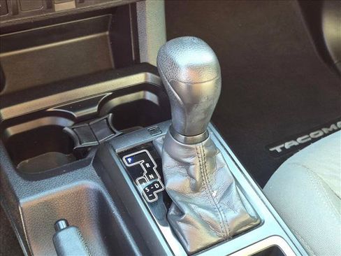 Used 2020 Toyota Tacoma SR w/ SR Convenience Package RWD image 11