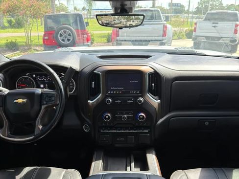 Used 2022 Chevrolet Silverado 2500 High Country w/ Z71 Off-Road Package AWD/4WD image 11