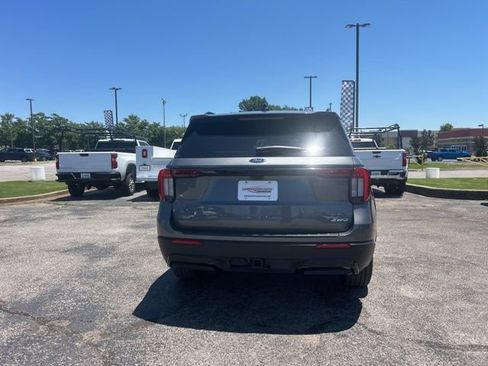 Used 2025 Ford Explorer ST-Line w/ ST-Line Street Pack AWD/4WD image 4