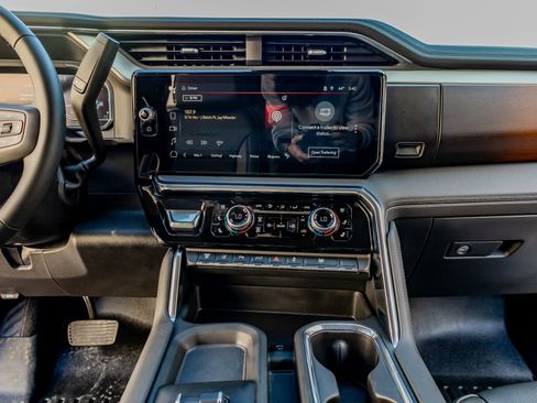 Used 2025 GMC Sierra 3500 Denali w/ Technology Package image 24