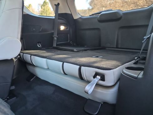 Certified 2025 Ford Explorer Platinum w/ LUX Leather Package image 24