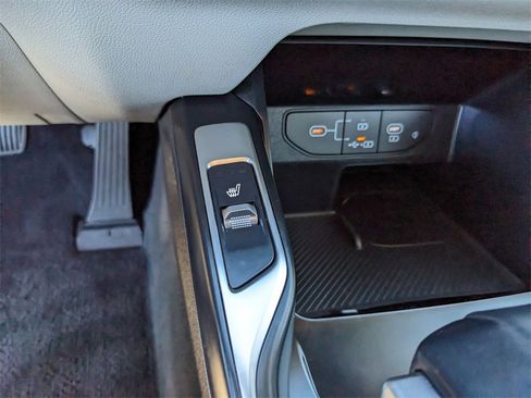 Certified 2025 Kia Sorento S image 28