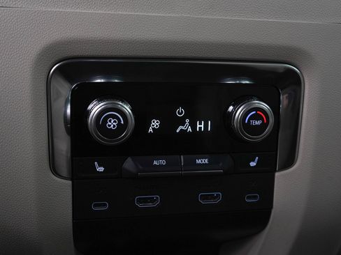 Used 2026 GMC Yukon XL Denali w/ Denali Reserve Package AWD/4WD image 18
