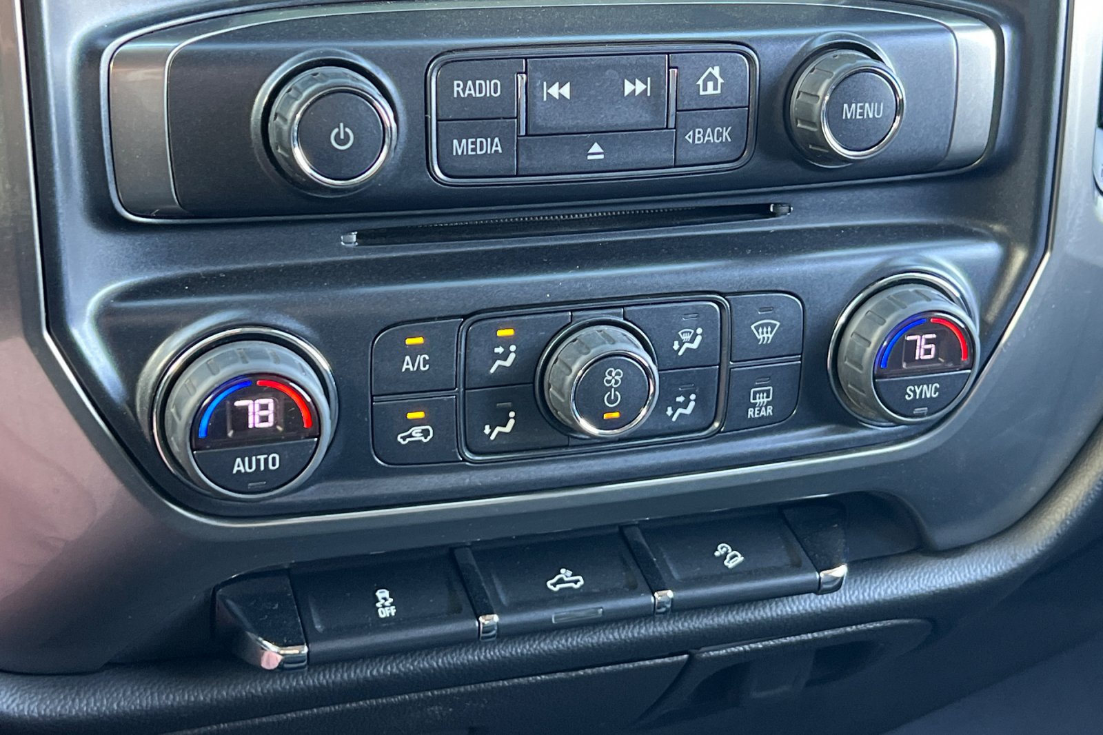 Used 2018 Chevrolet Silverado 1500 LT w/ All Star Edition AWD/4WD image 26