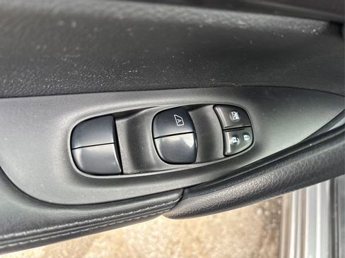 Used 2021 Nissan Rogue Sport S image 32