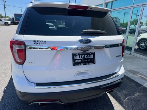 Used 2018 Ford Explorer XLT w/ Equipment Group 202A FWD image 3