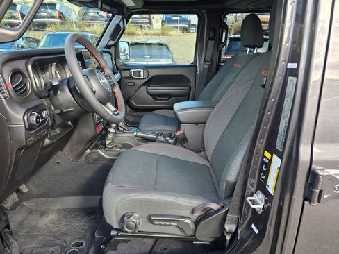 Used 2024 Jeep Wrangler Unlimited Rubicon w/ Convenience Group image 22