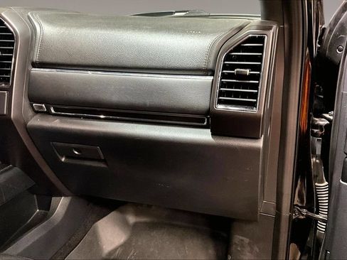 Used 2019 Ford Expedition Limited w/ Special Edition Package AWD/4WD image 15