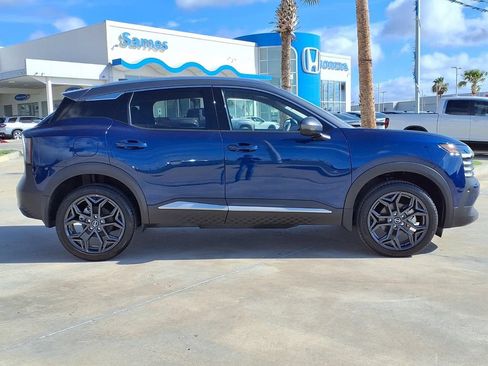 Used 2025 Nissan Kicks SR FWD image 8
