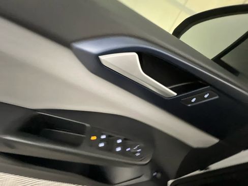 Used 2022 Volkswagen Taos SE w/ Driver Assistance Package FWD image 21