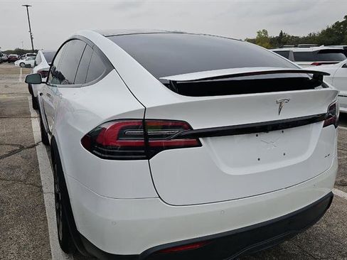 Used 2022 Tesla Model X Plaid image 12