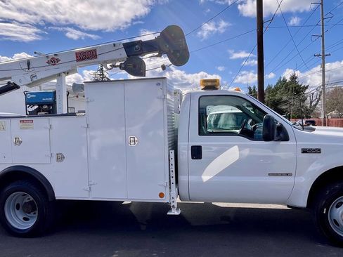 Used 2001 Ford F550 2WD Regular Cab Super Duty image 1