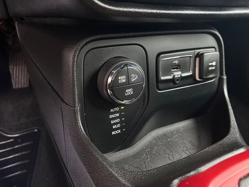 Used 2016 Jeep Renegade Trailhawk AWD/4WD image 22