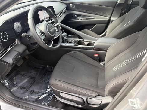Used 2023 Hyundai Elantra SEL w/ Convenience Package FWD image 10