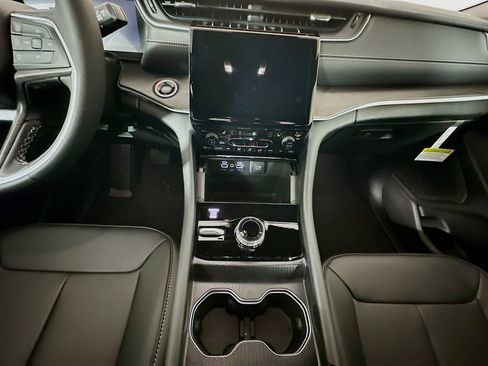 New 2025 Jeep Grand Cherokee L Limited image 18