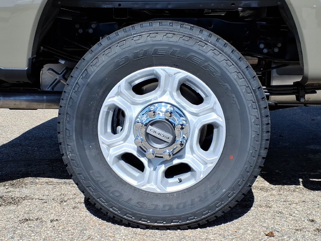 New 2027 Ford F350 XLT w/ FX4 Off-Road Package AWD/4WD image 10