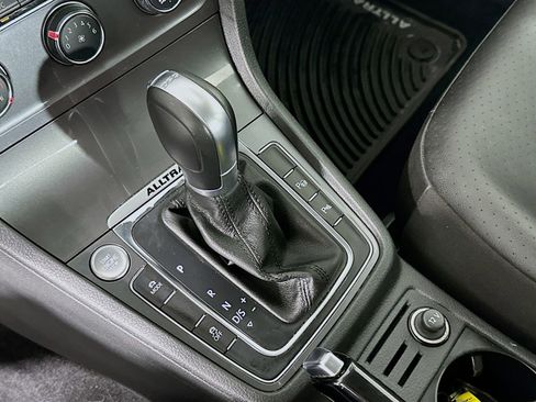 Used 2017 Volkswagen Golf Alltrack S image 17