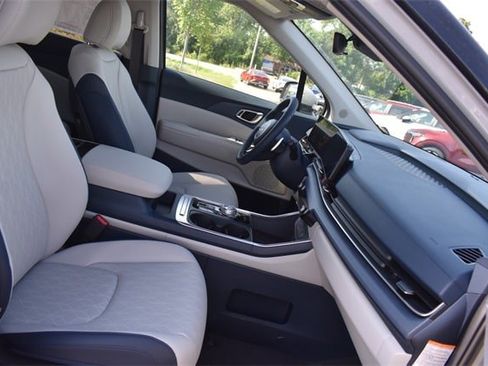 New 2026 Kia Carnival EX image 13