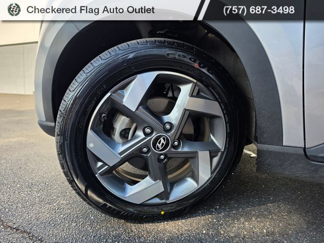 Used 2025 Hyundai Venue SEL FWD image 9