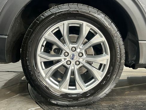 Used 2022 Ford Explorer XLT w/ Equipment Group 202A AWD/4WD image 24