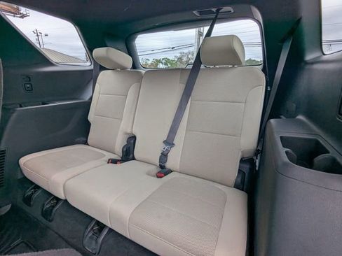 Used 2023 Chevrolet Traverse LT FWD image 15