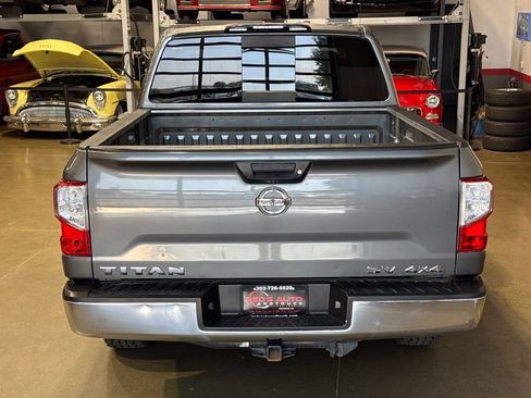Used 2019 Nissan Titan SV AWD/4WD image 6