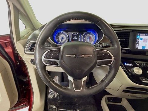 Used 2022 Chrysler Voyager LX FWD image 13