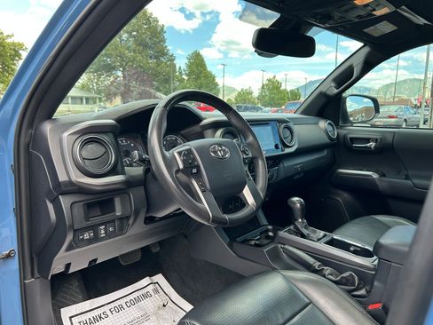 Used 2019 Toyota Tacoma TRD Off-Road w/ TRD Premium Off Road Package AWD/4WD image 11