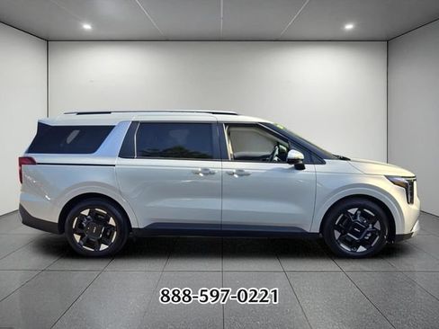 Used 2026 Kia Carnival EX FWD image 6