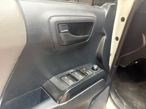 Used 2017 Toyota Tacoma SR RWD image 21