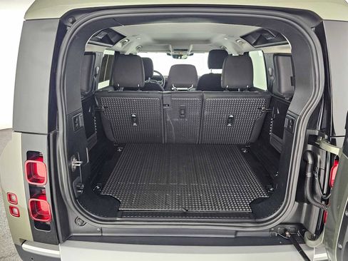 Used 2023 Land Rover Defender 110 image 14