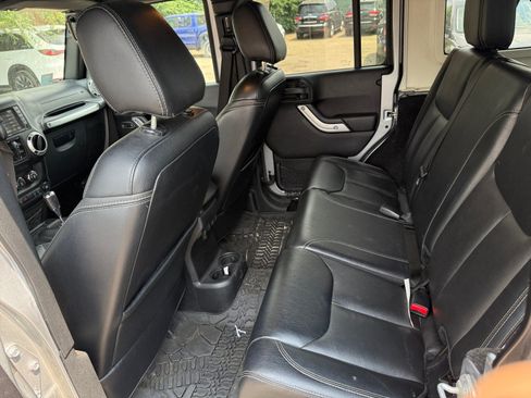 Used 2016 Jeep Wrangler Unlimited Rubicon AWD/4WD image 17