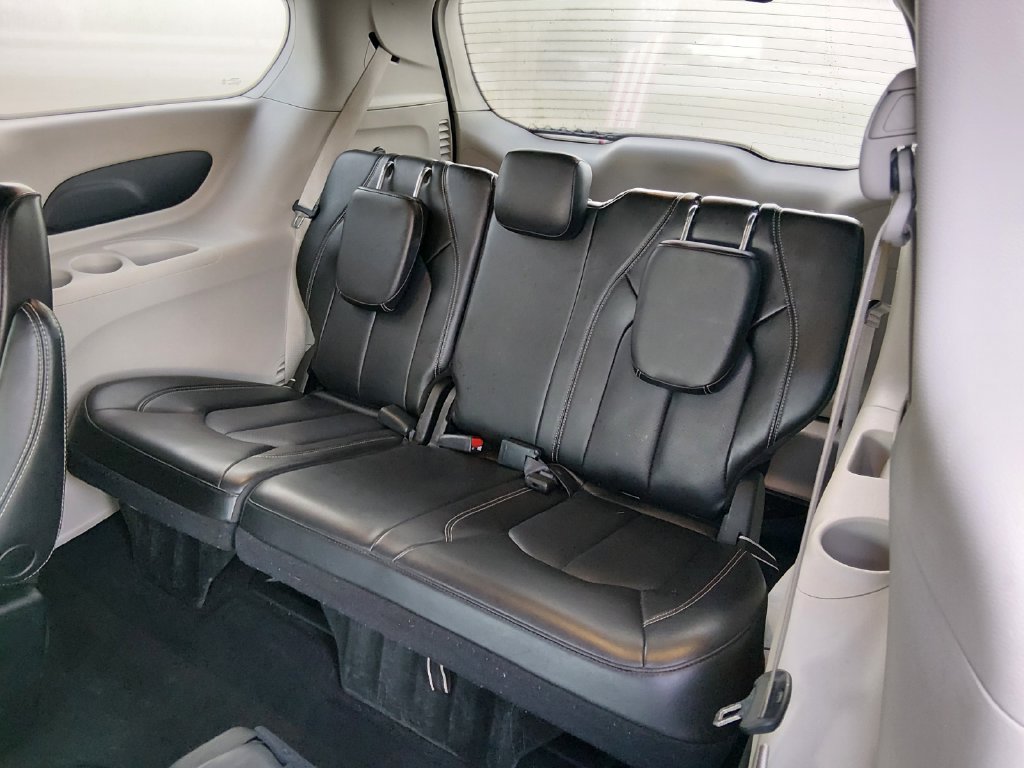 Used 2023 Chrysler Pacifica Touring-L FWD image 14